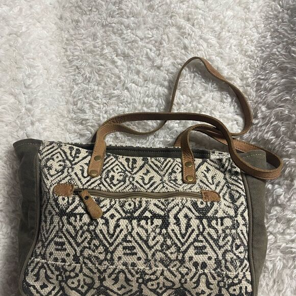 Myra Bag Spencer Spencer up cycled canvas and cowhide leather tote bag - Picture 6 of 15